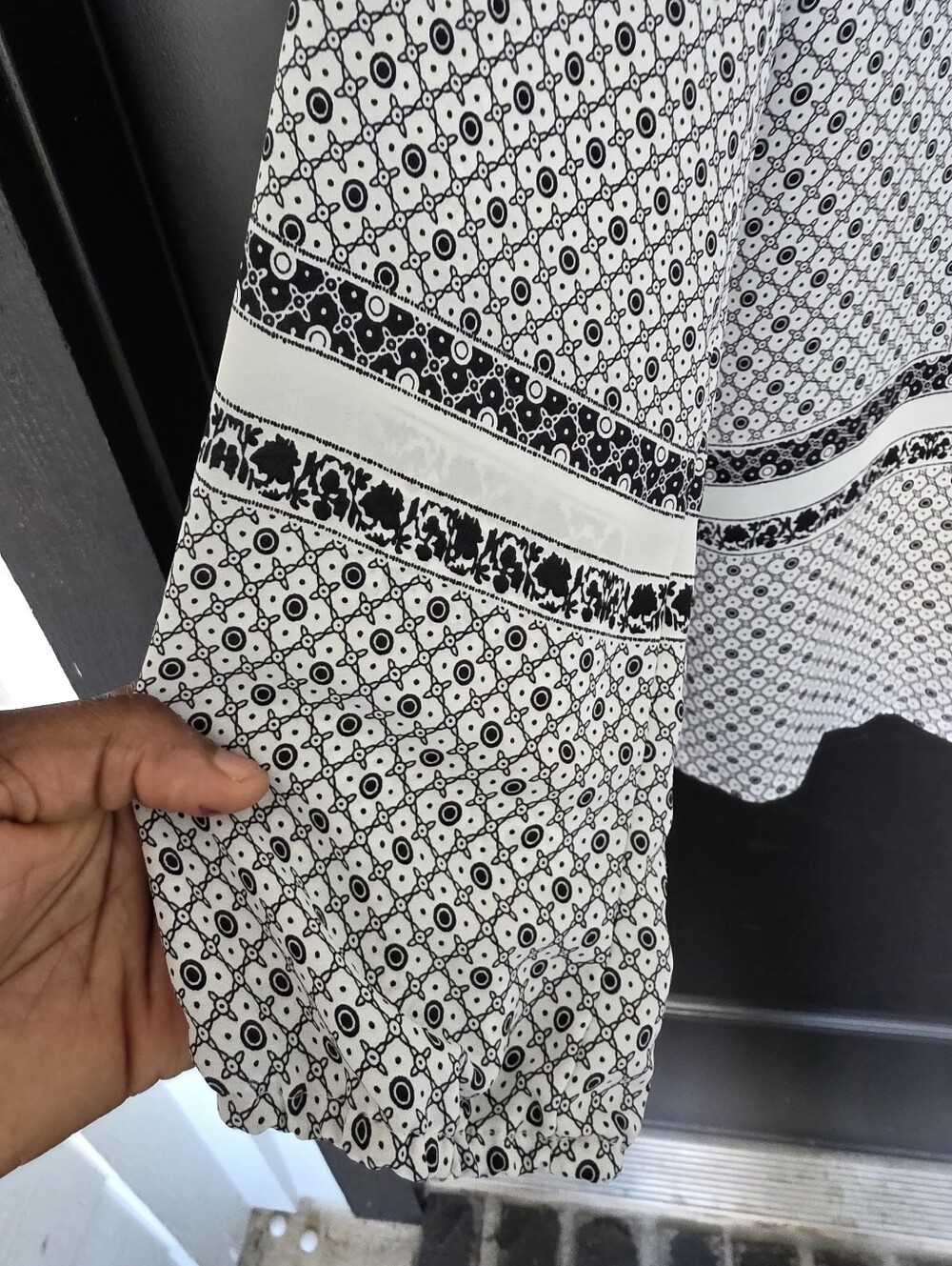 LOFT Black White Geometric Print Henley Blouse Size Large Boho Long Sleeve Tunic - Picture 8 of 10